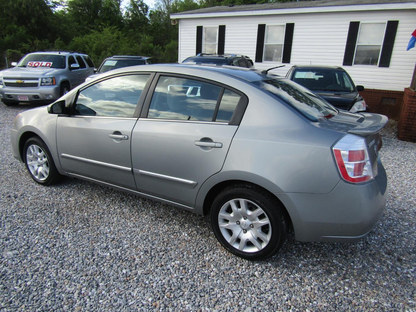 2012 Silver /Gray Nissan Sentra 2.0 (3N1AB6AP9CL) with an 2.0L L4 DOHC 16V engine, Automatic transmission, located at 15016 S Hwy 231, Midland City, AL, 36350, (334) 983-3001, 31.306210, -85.495277 - Photo#5